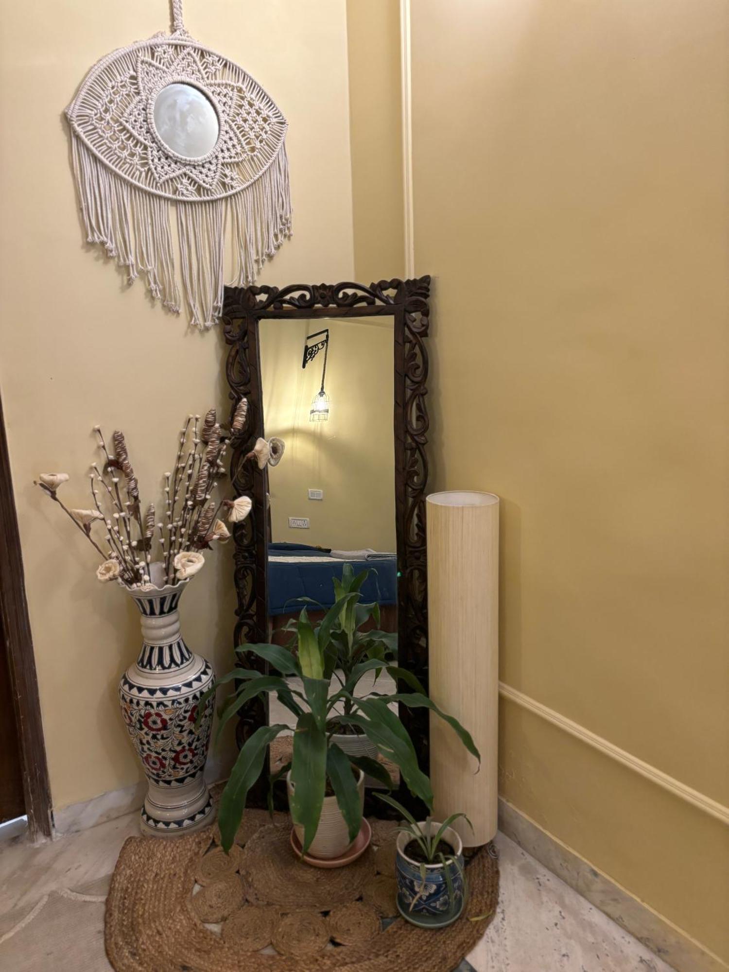 Atharva'S Homestay By Goaround Homes - Nehru Enclave Metro, South Delhi Új-Delhi Kültér fotó