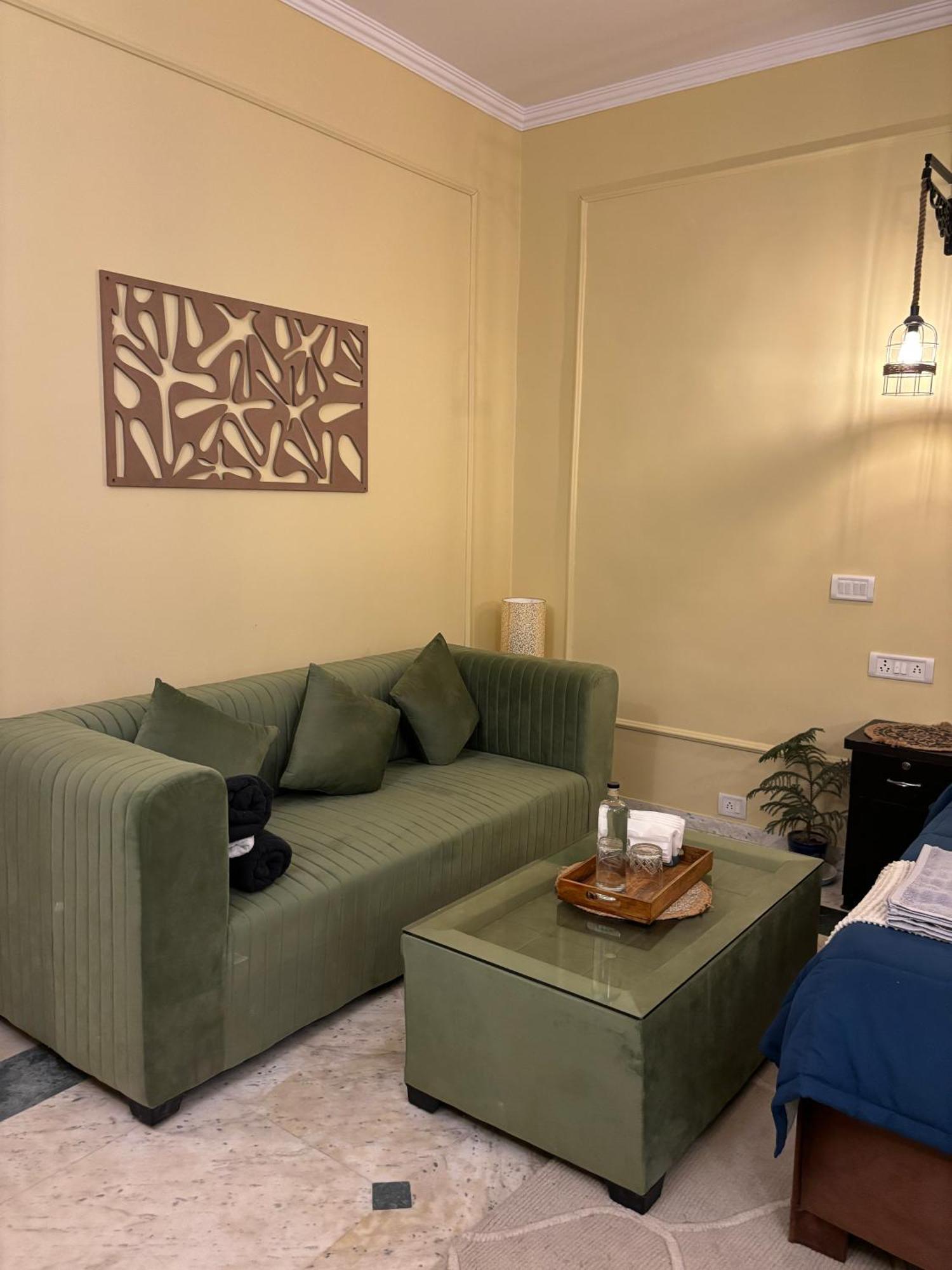 Atharva'S Homestay By Goaround Homes - Nehru Enclave Metro, South Delhi Új-Delhi Kültér fotó