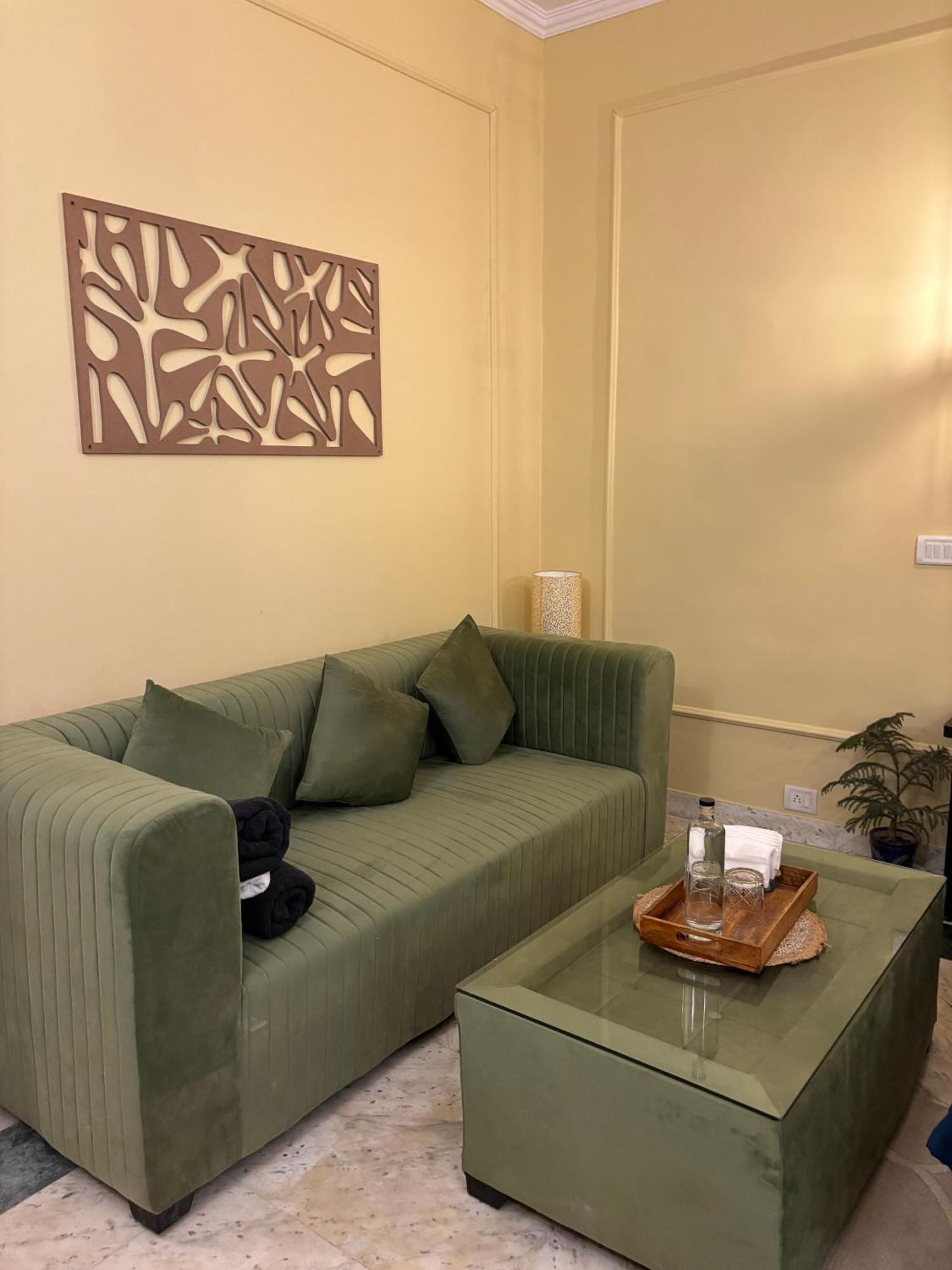 Atharva'S Homestay By Goaround Homes - Nehru Enclave Metro, South Delhi Új-Delhi Kültér fotó