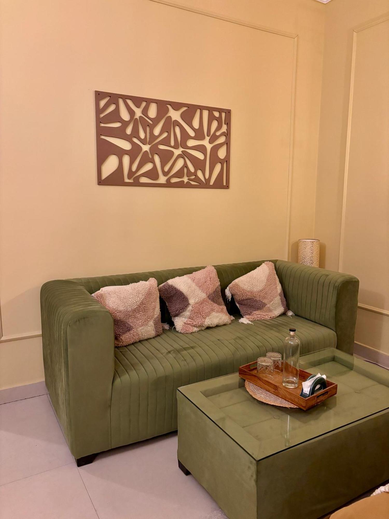 Atharva'S Homestay By Goaround Homes - Nehru Enclave Metro, South Delhi Új-Delhi Kültér fotó
