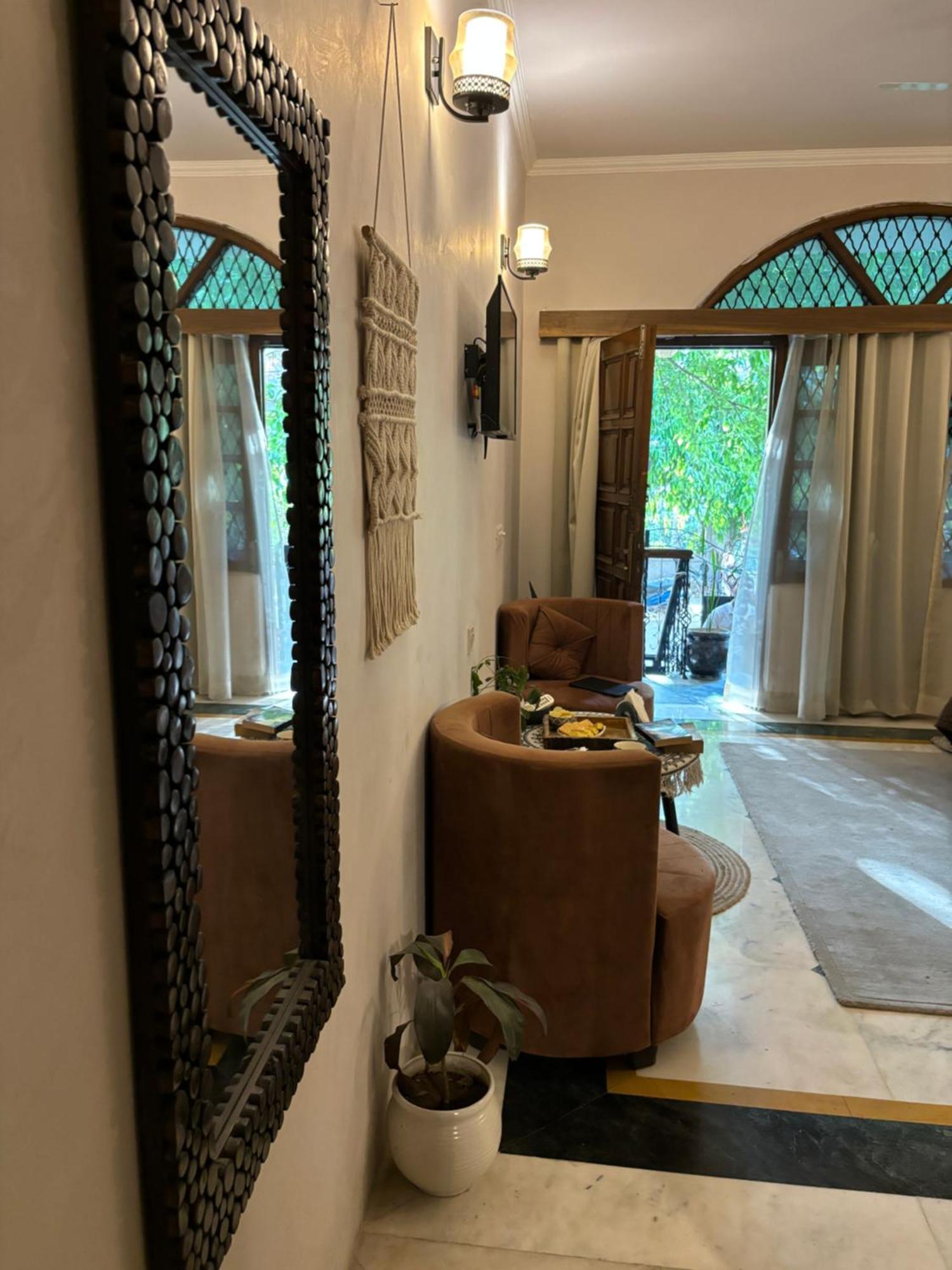 Atharva'S Homestay By Goaround Homes - Nehru Enclave Metro, South Delhi Új-Delhi Kültér fotó