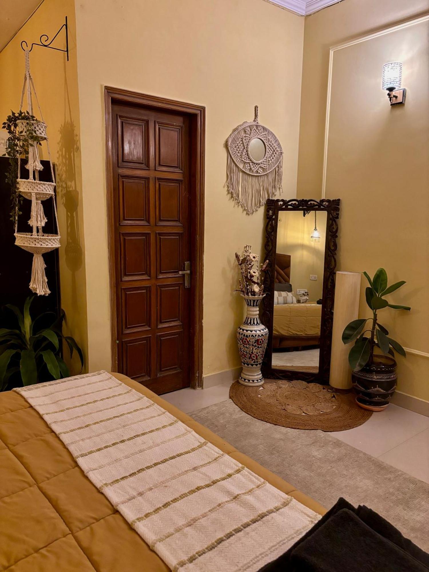Atharva'S Homestay By Goaround Homes - Nehru Enclave Metro, South Delhi Új-Delhi Kültér fotó