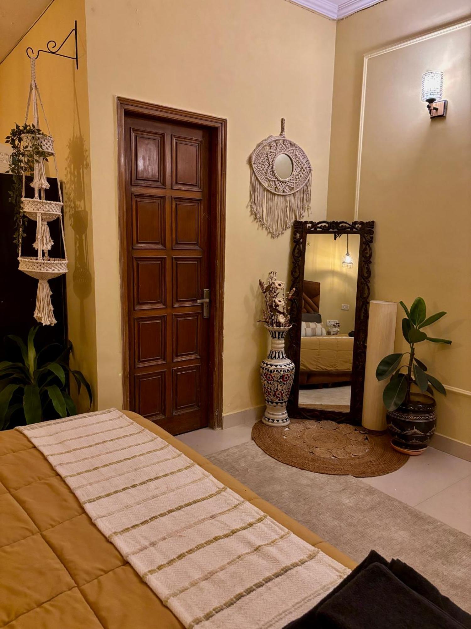 Atharva'S Homestay By Goaround Homes - Nehru Enclave Metro, South Delhi Új-Delhi Kültér fotó