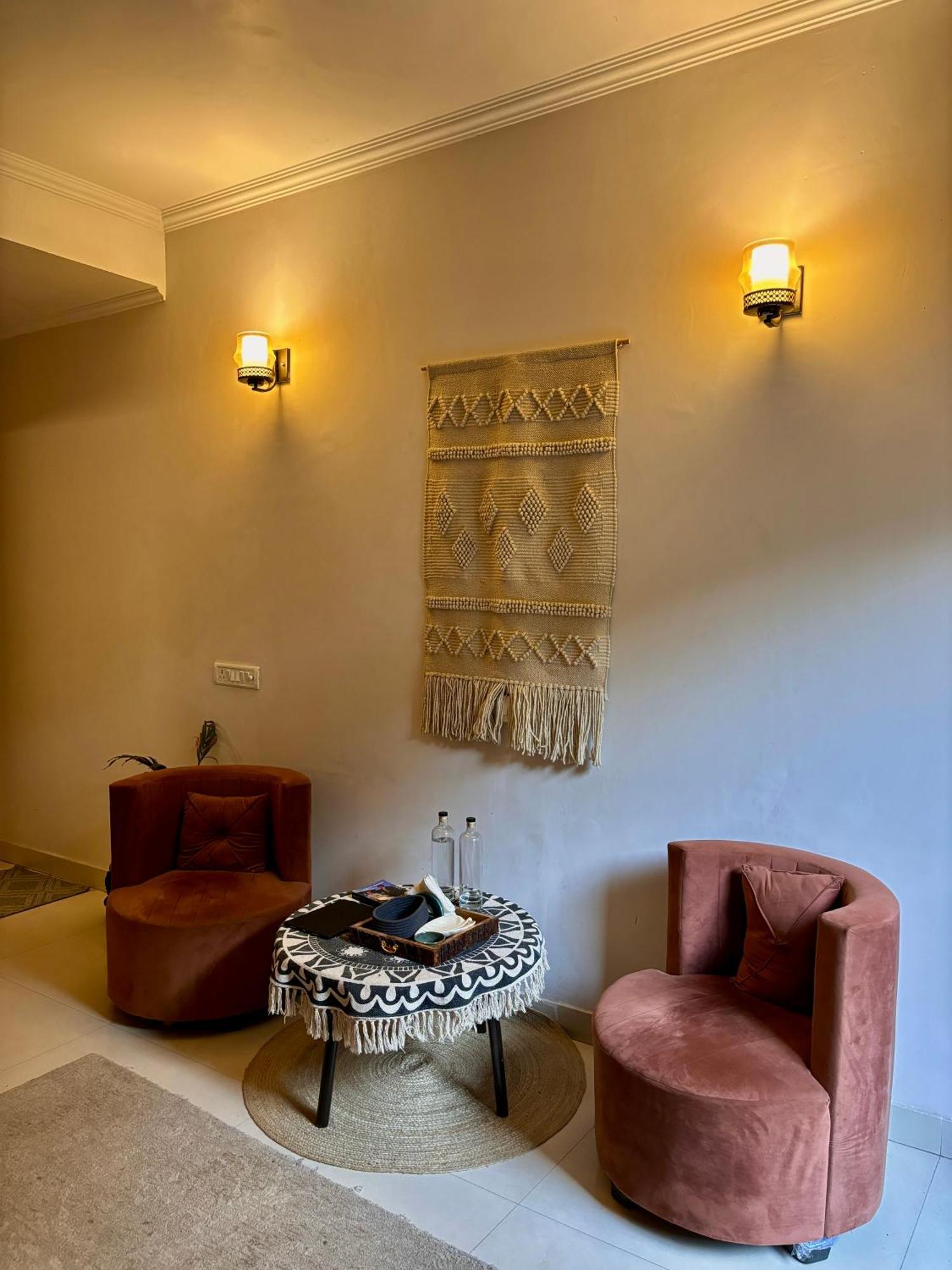 Atharva'S Homestay By Goaround Homes - Nehru Enclave Metro, South Delhi Új-Delhi Kültér fotó