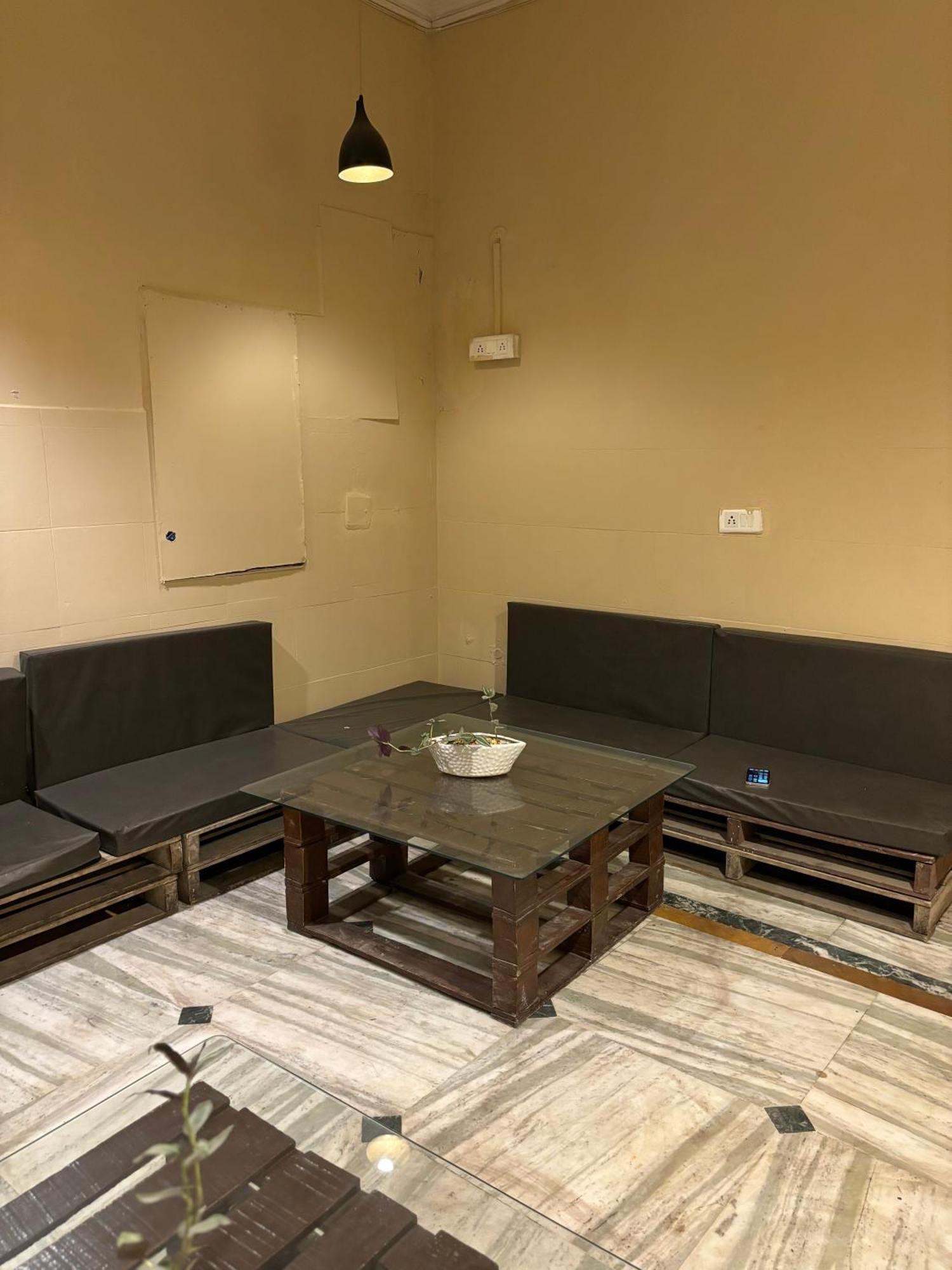 Atharva'S Homestay By Goaround Homes - Nehru Enclave Metro, South Delhi Új-Delhi Kültér fotó
