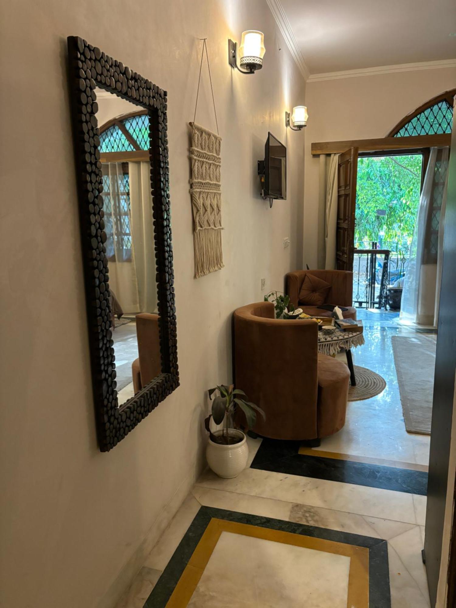 Atharva'S Homestay By Goaround Homes - Nehru Enclave Metro, South Delhi Új-Delhi Kültér fotó
