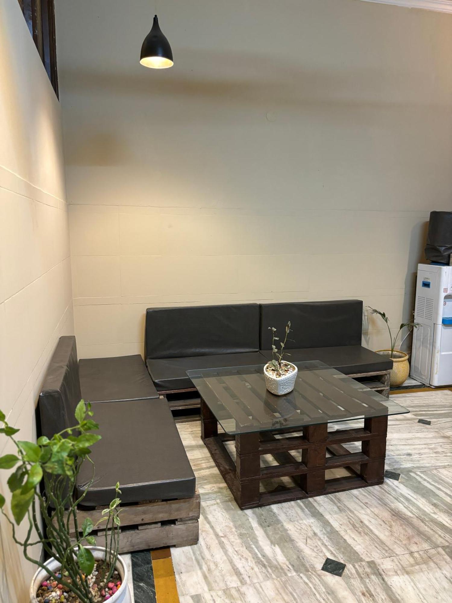 Atharva'S Homestay By Goaround Homes - Nehru Enclave Metro, South Delhi Új-Delhi Kültér fotó