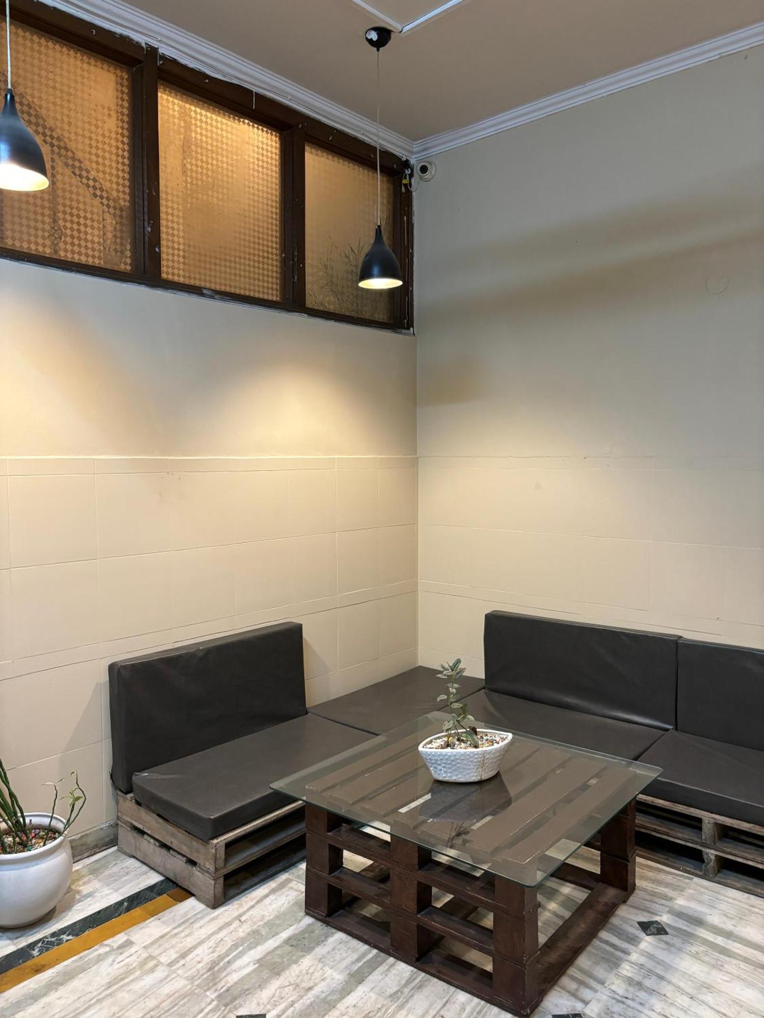 Atharva'S Homestay By Goaround Homes - Nehru Enclave Metro, South Delhi Új-Delhi Kültér fotó