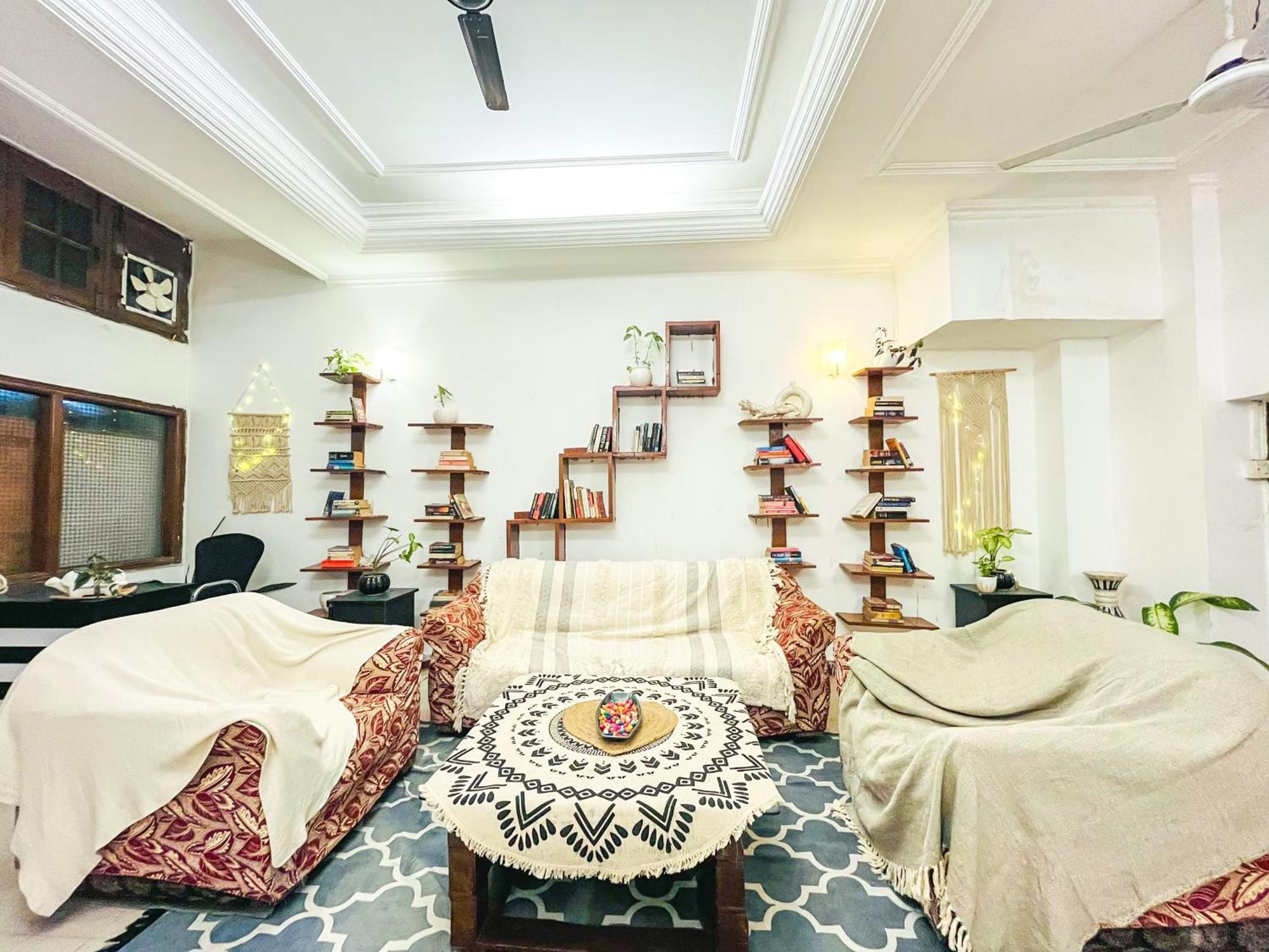 Atharva'S Homestay By Goaround Homes - Nehru Enclave Metro, South Delhi Új-Delhi Kültér fotó