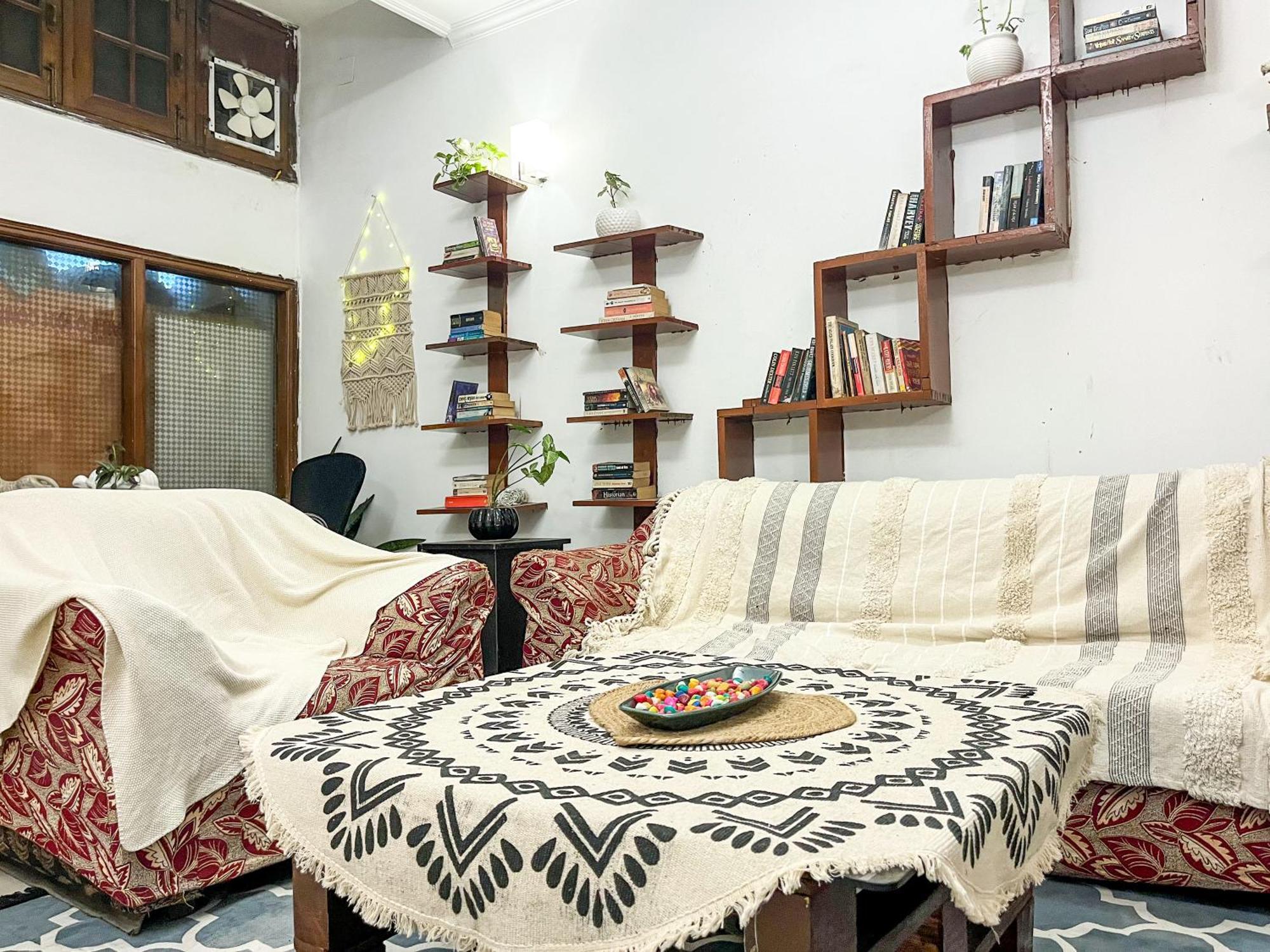 Atharva'S Homestay By Goaround Homes - Nehru Enclave Metro, South Delhi Új-Delhi Kültér fotó