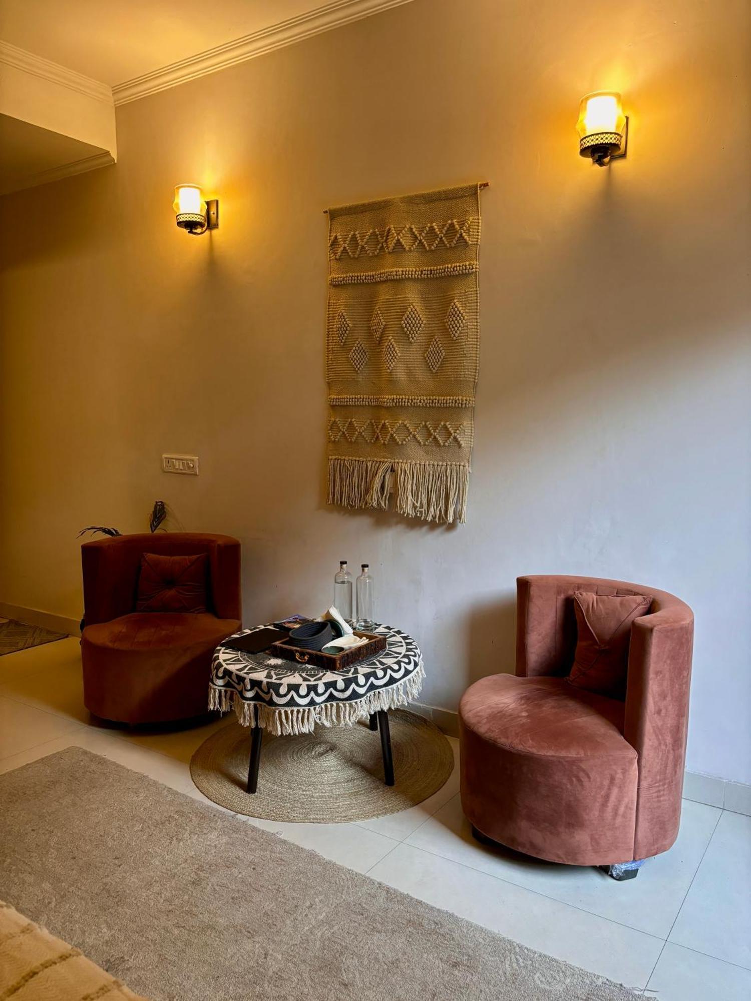 Atharva'S Homestay By Goaround Homes - Nehru Enclave Metro, South Delhi Új-Delhi Kültér fotó