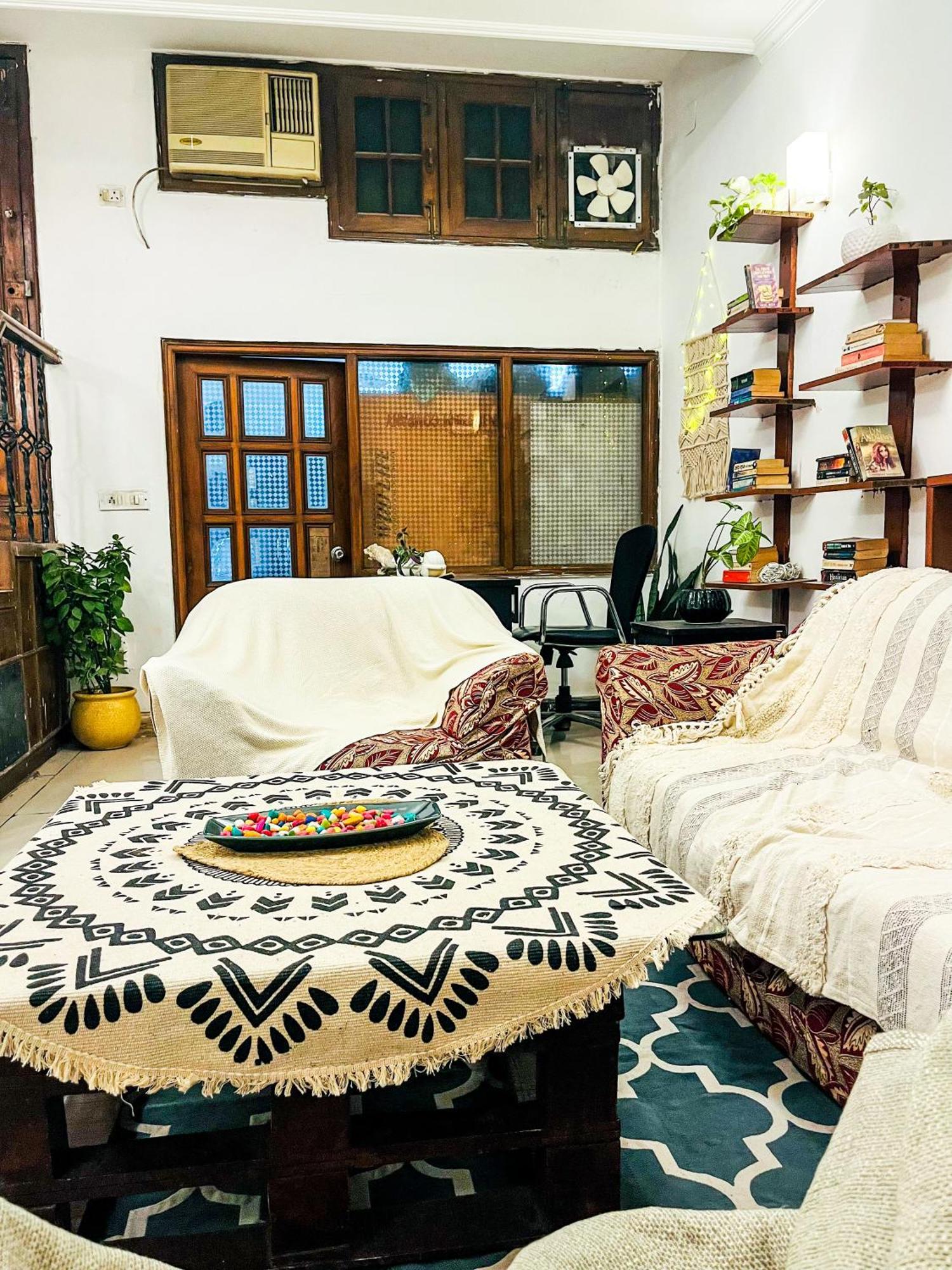 Atharva'S Homestay By Goaround Homes - Nehru Enclave Metro, South Delhi Új-Delhi Kültér fotó